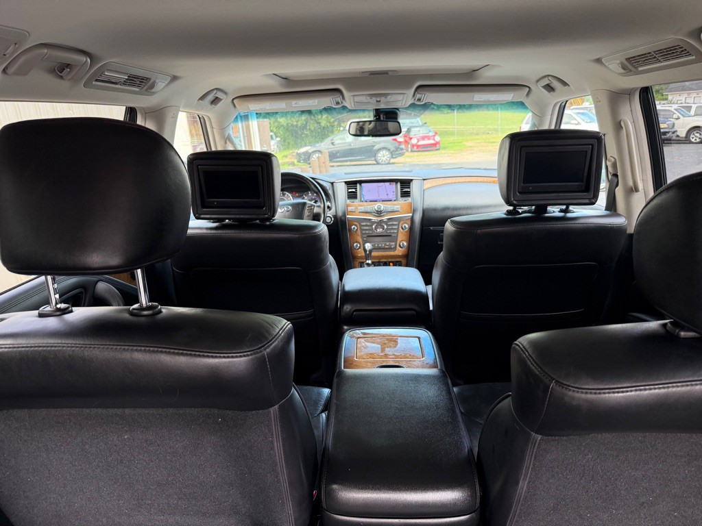 2012 INFINITI QX56 Image 19