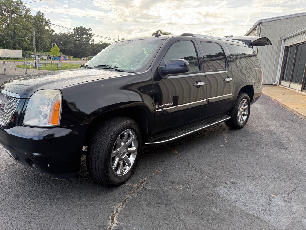 2008 GMC Yukon Image 2