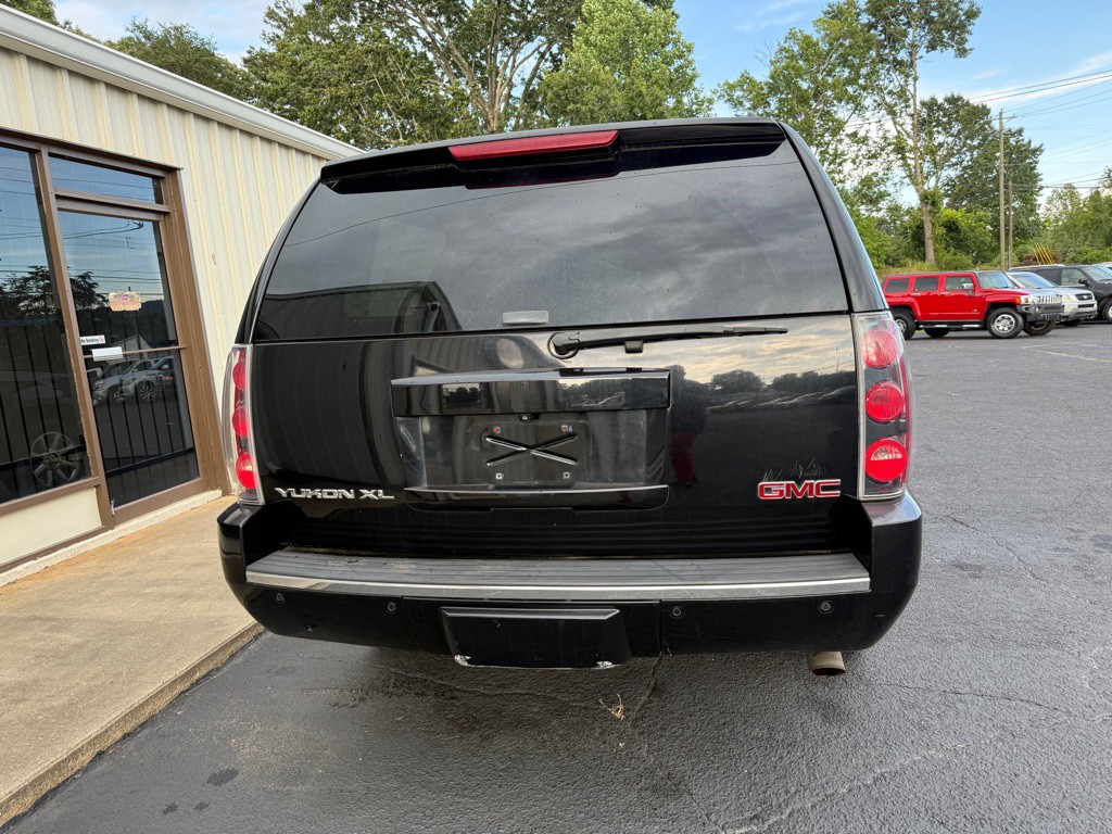2008 GMC Yukon Image 16
