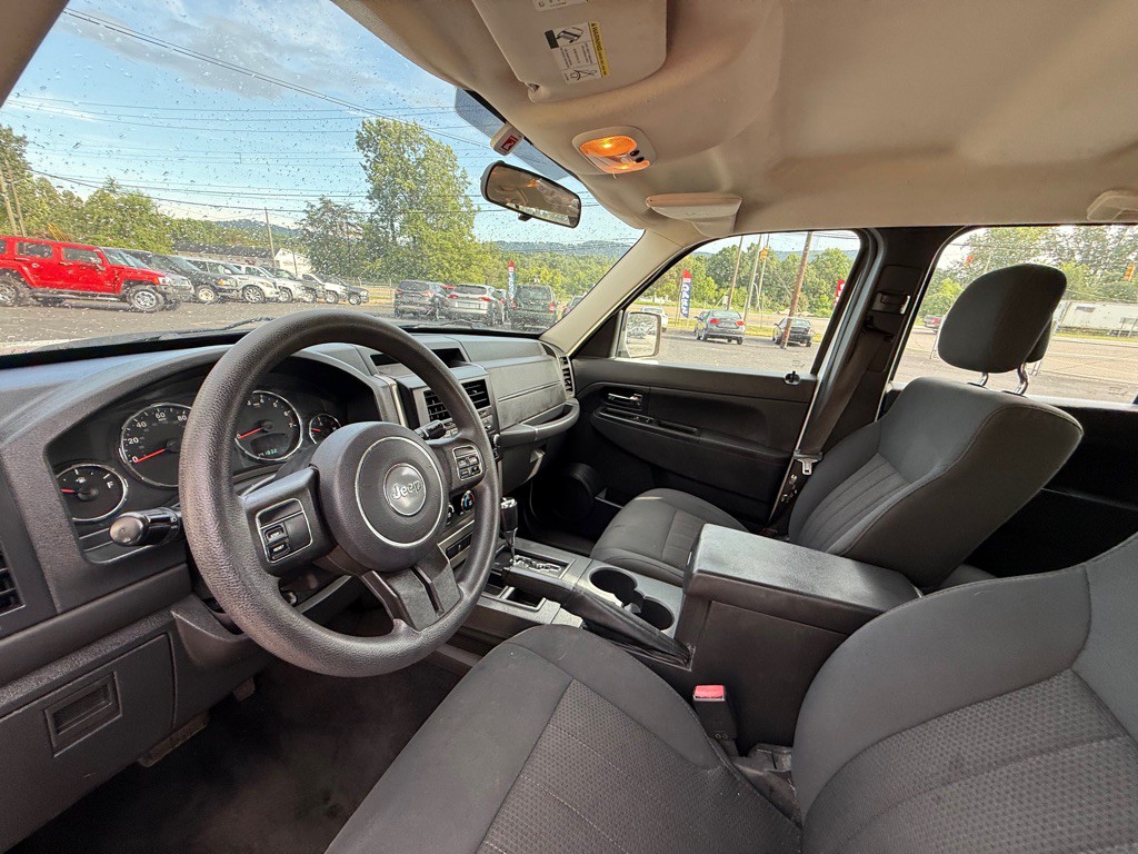 2012 Jeep Liberty Image 8