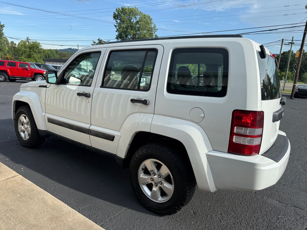 2012 Jeep Liberty Image 10