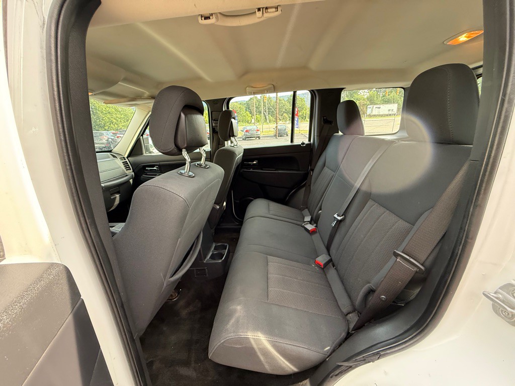 2012 Jeep Liberty Image 11
