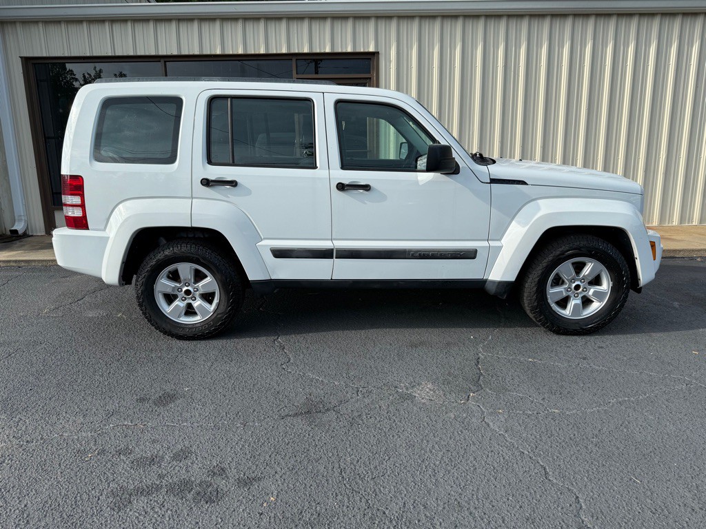 2012 Jeep Liberty Image 13