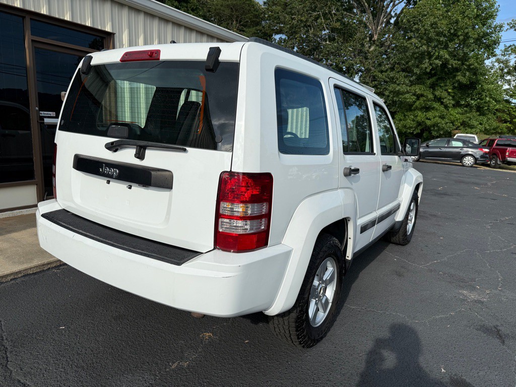 2012 Jeep Liberty Image 16