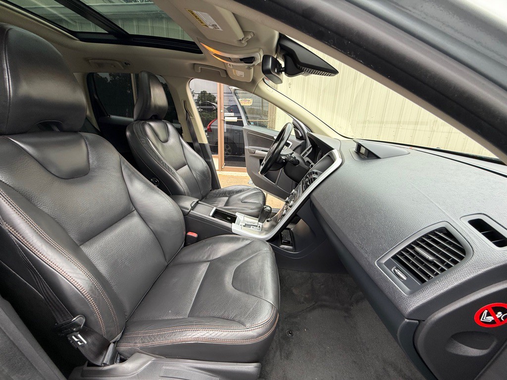 2011 Volvo XC60 Image 10