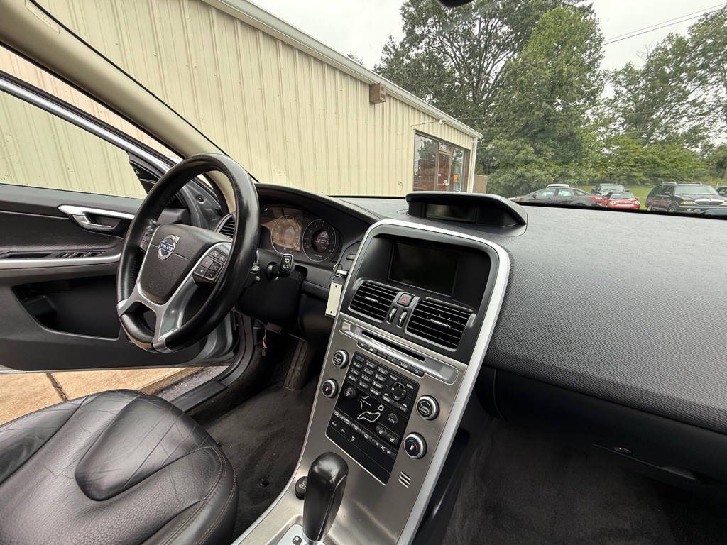 2011 Volvo XC60 Image 11