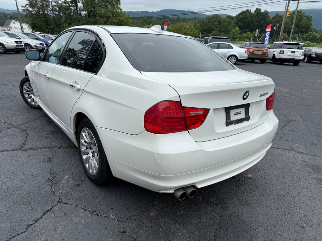 2009 BMW 3 Series Image 2