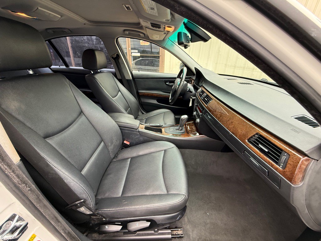 2009 BMW 3 Series Image 12