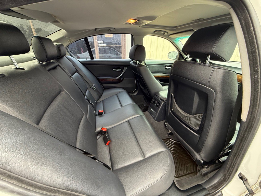 2009 BMW 3 Series Image 14