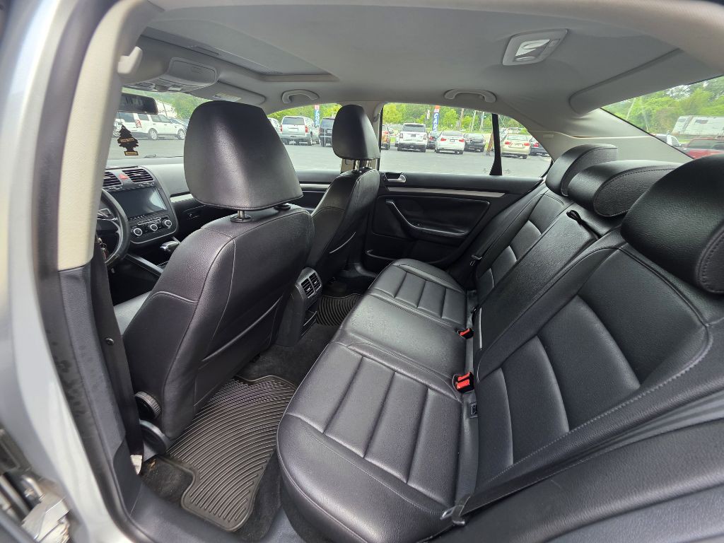 2010 Volkswagen Jetta Image 12