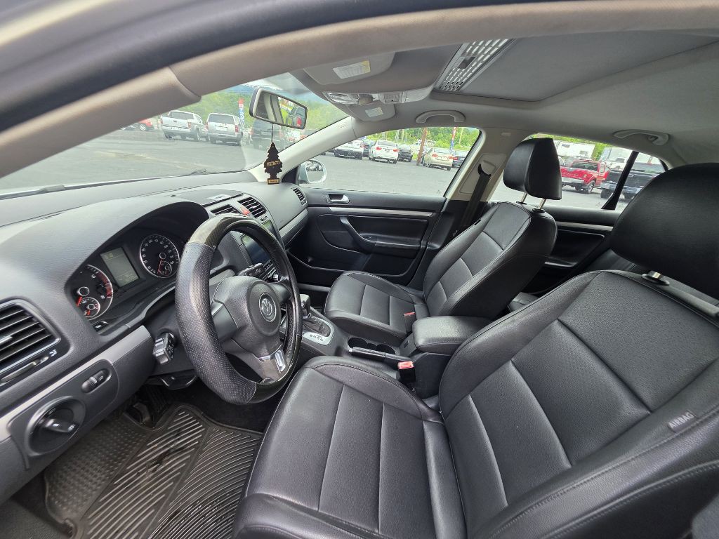 2010 Volkswagen Jetta Image 3