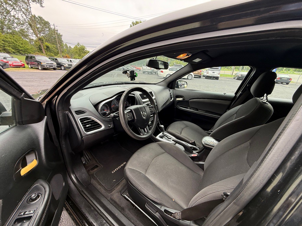 2013 Dodge Avenger Image 4