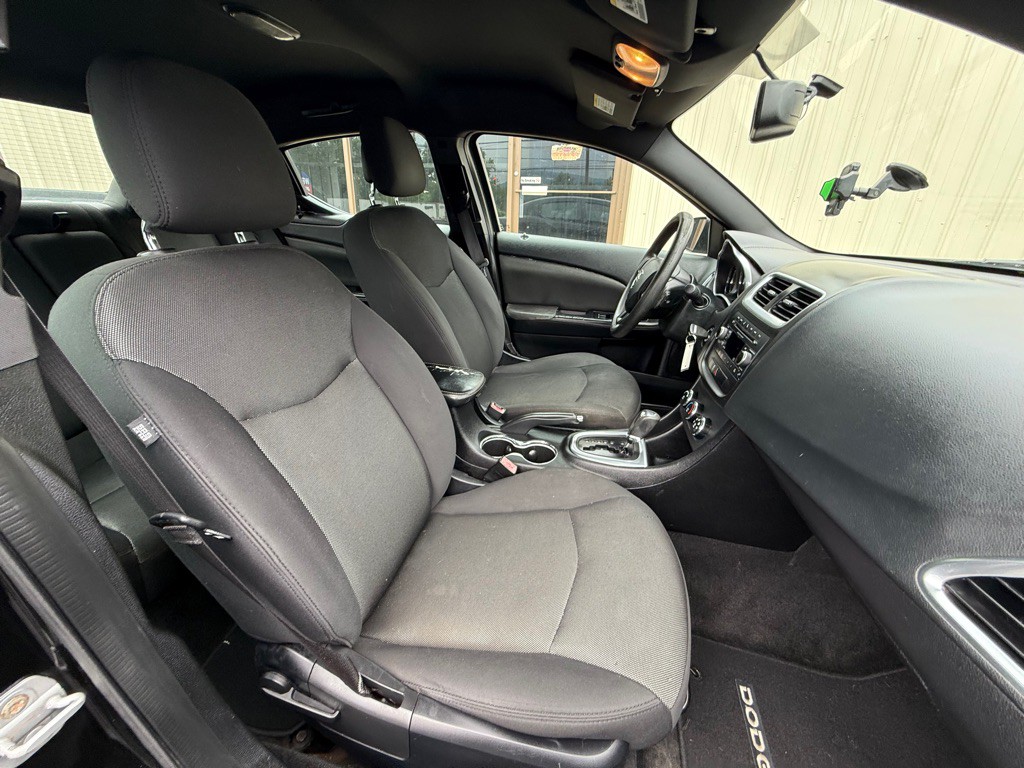 2013 Dodge Avenger Image 7