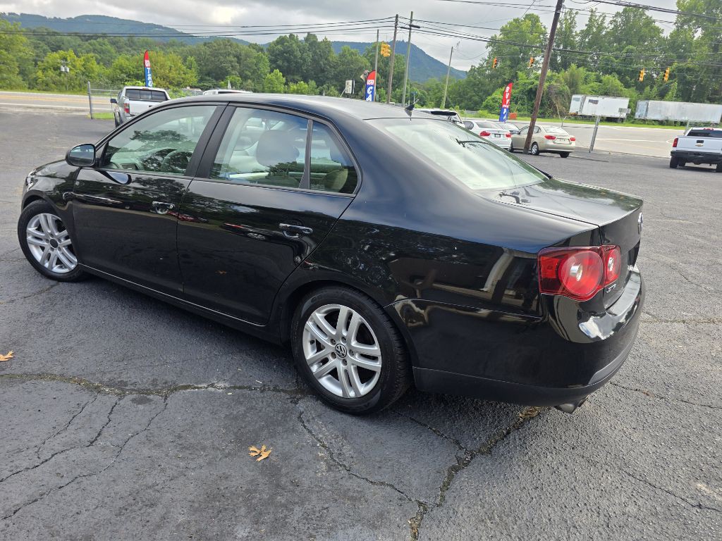 2010 Volkswagen Jetta Image 2