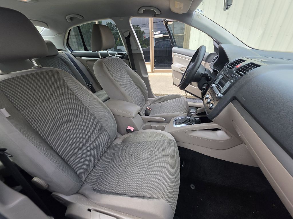 2010 Volkswagen Jetta Image 5