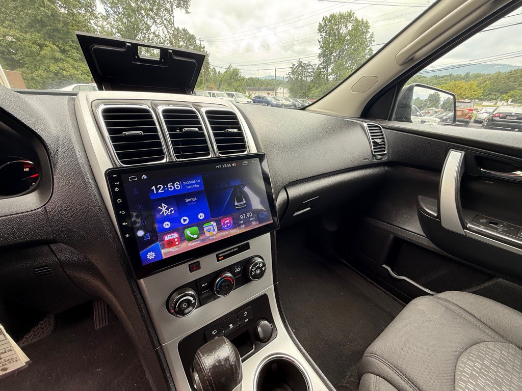 2011 GMC Acadia Image 2