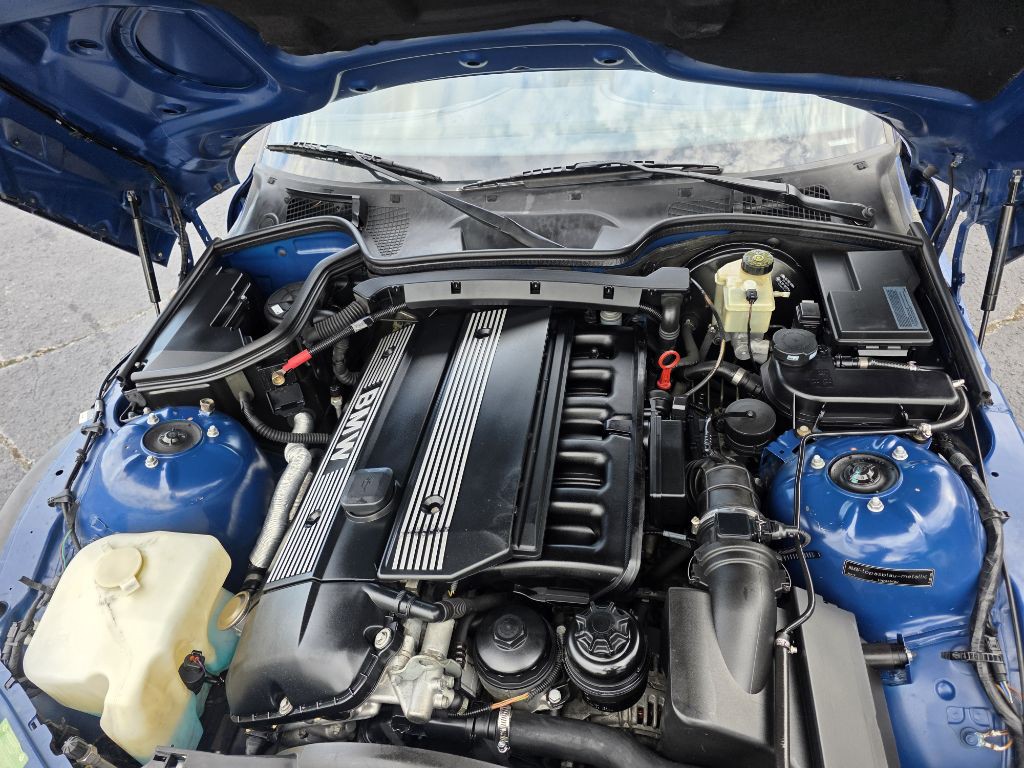 2000 BMW Z3 Image 2