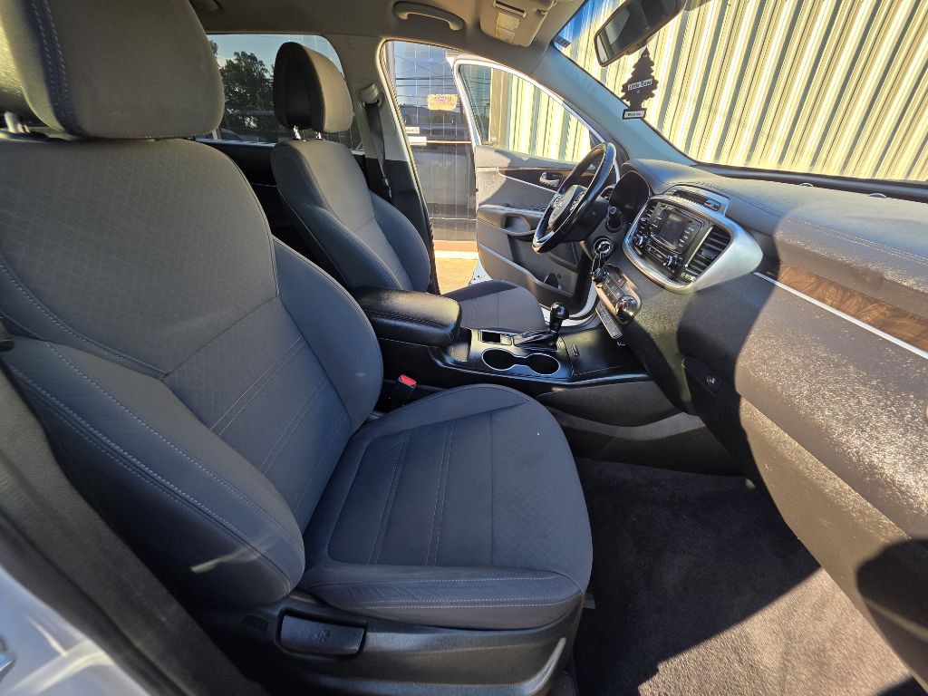 2016 Kia Sorento Image 2