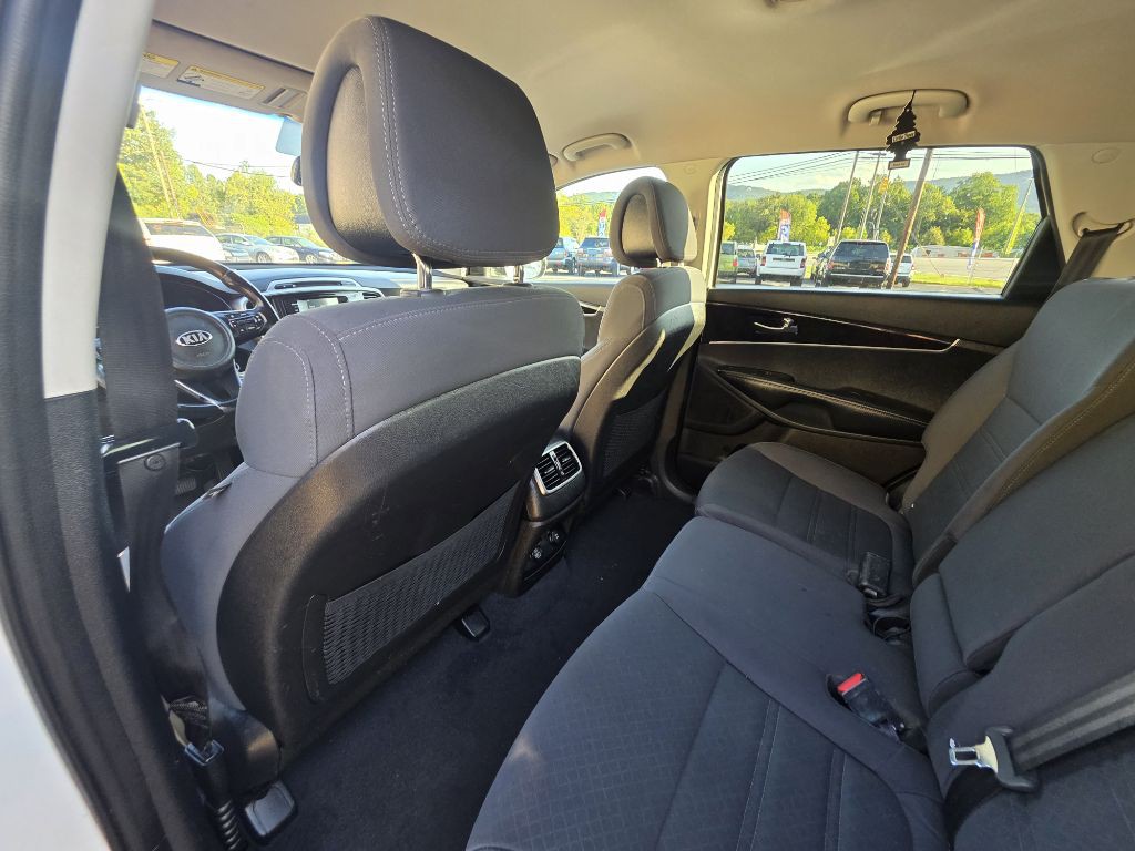 2016 Kia Sorento Image 6