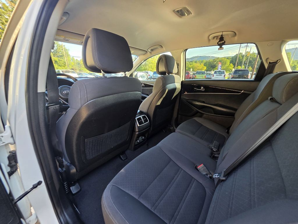 2016 Kia Sorento Image 8