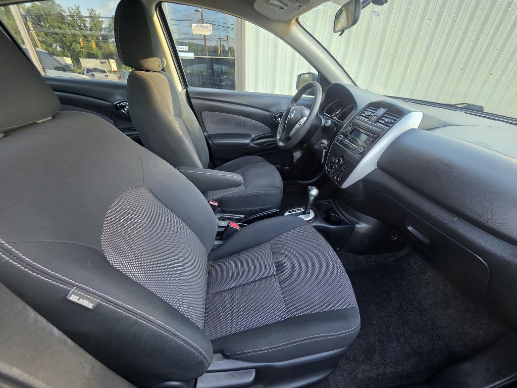 2016 Nissan Versa Image 3
