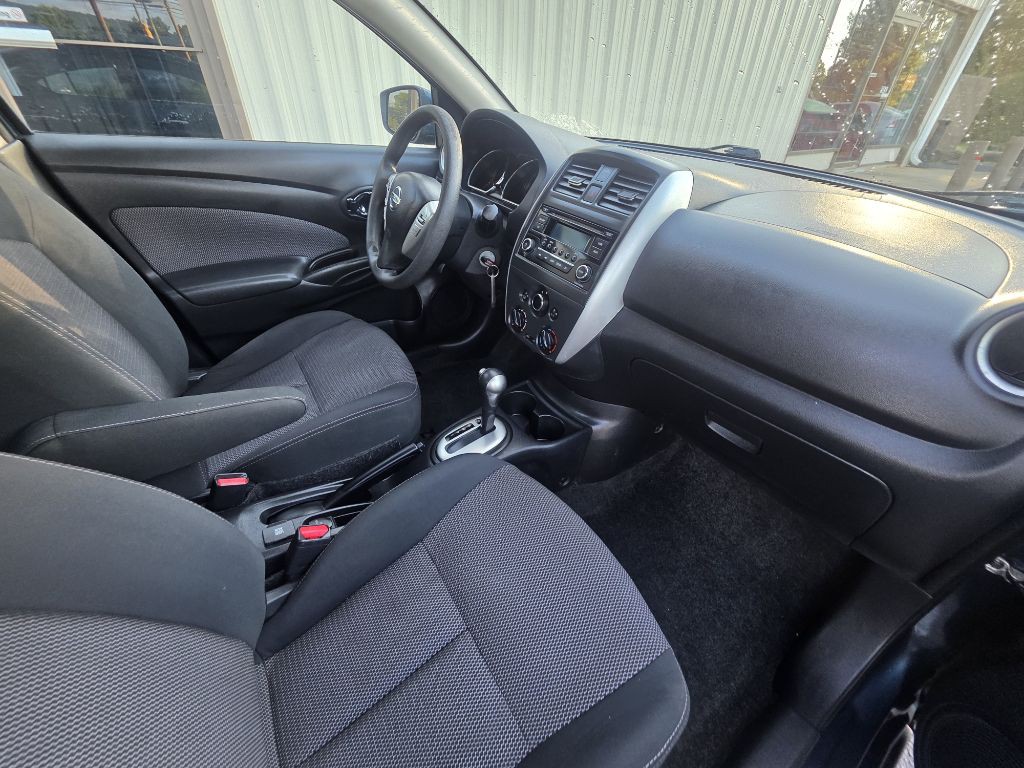 2016 Nissan Versa Image 5