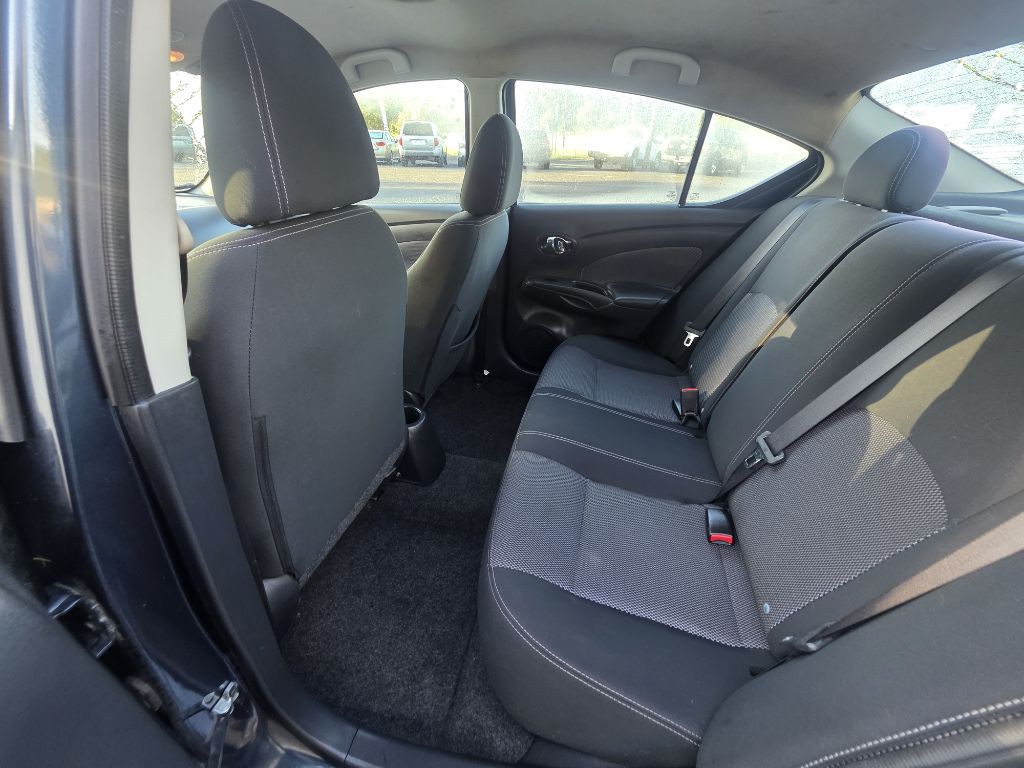 2016 Nissan Versa Image 11