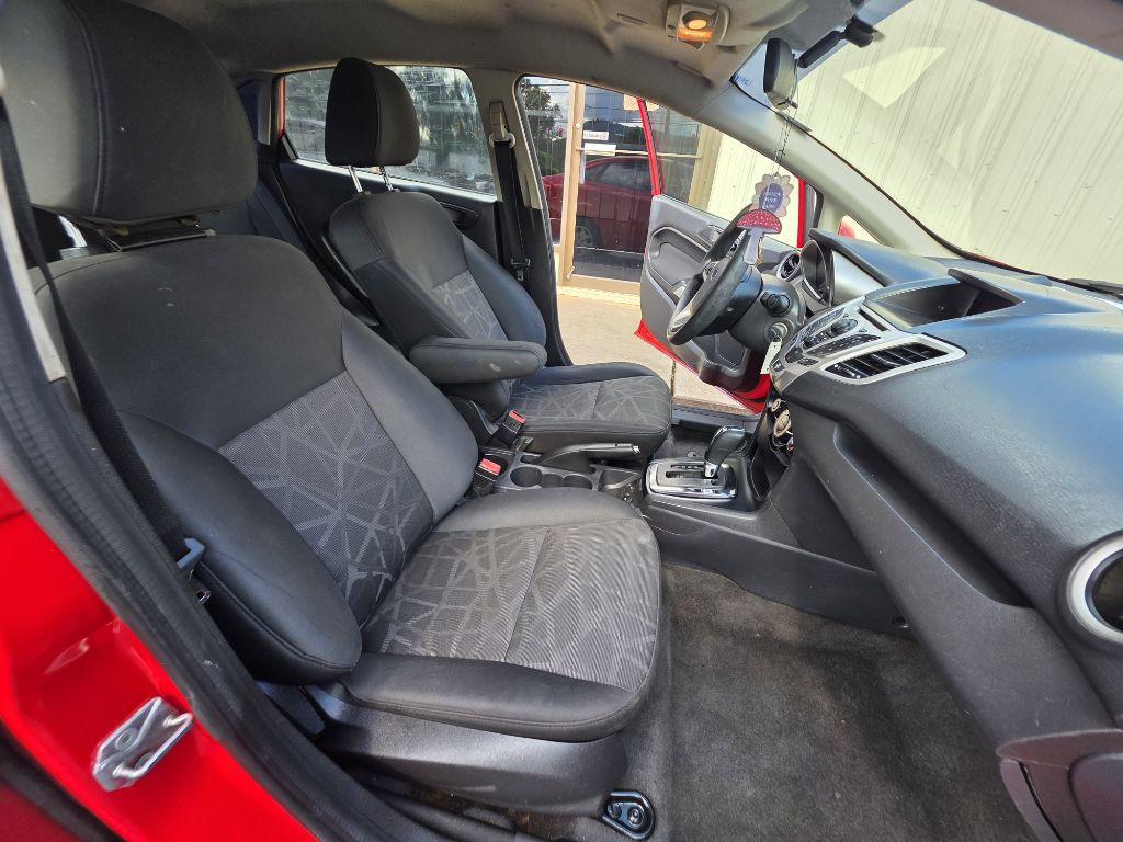2013 Ford Fiesta Image 5