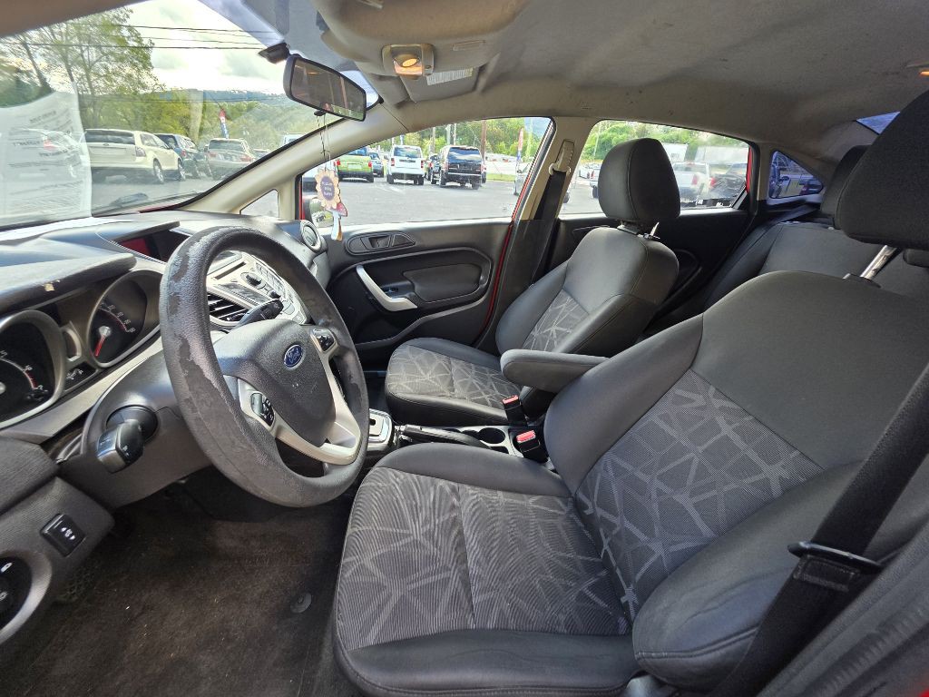 2013 Ford Fiesta Image 9