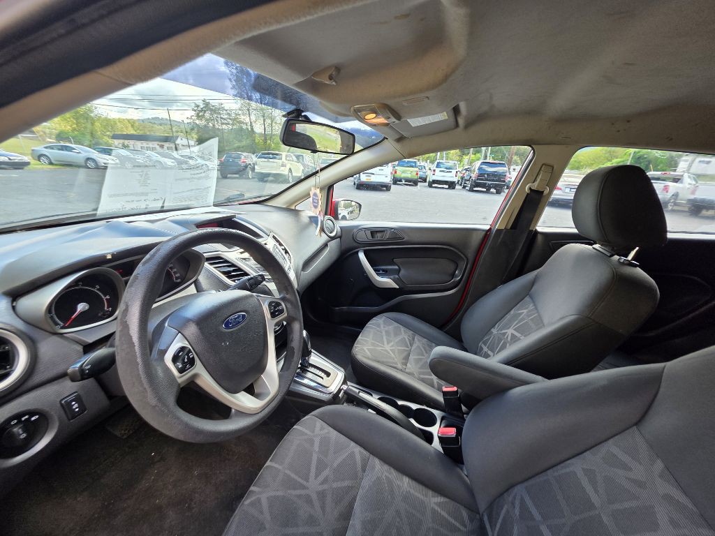 2013 Ford Fiesta Image 10