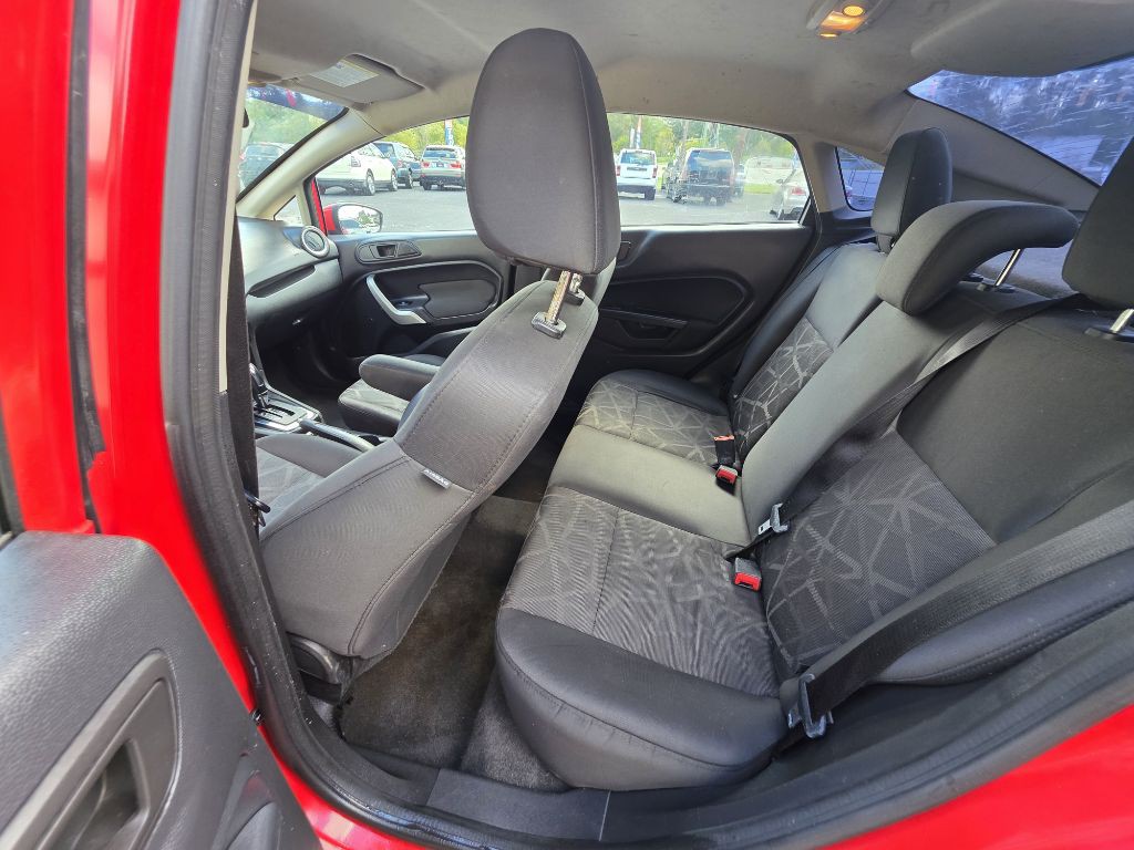 2013 Ford Fiesta Image 11