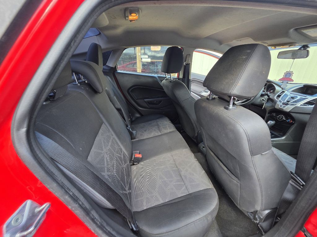 2013 Ford Fiesta Image 12