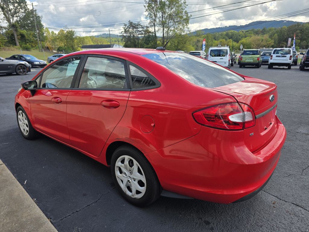 2013 Ford Fiesta Image 16