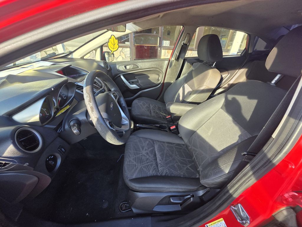 2013 Ford Fiesta Image 21