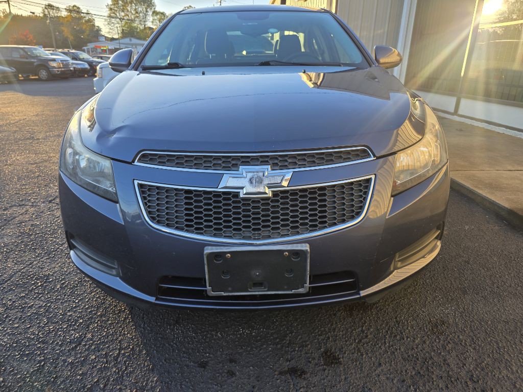 2014 Chevrolet Cruze Image 2