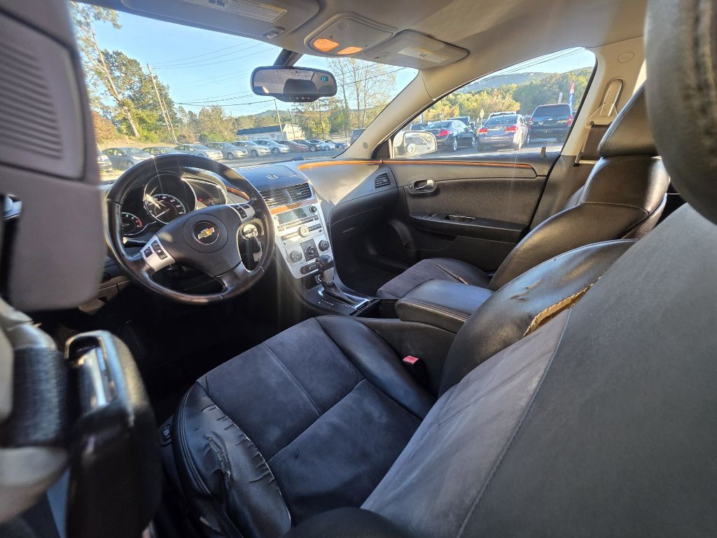 2012 Chevrolet Malibu Image 2