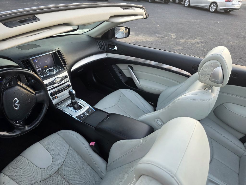 2010 INFINITI G37 Image 3