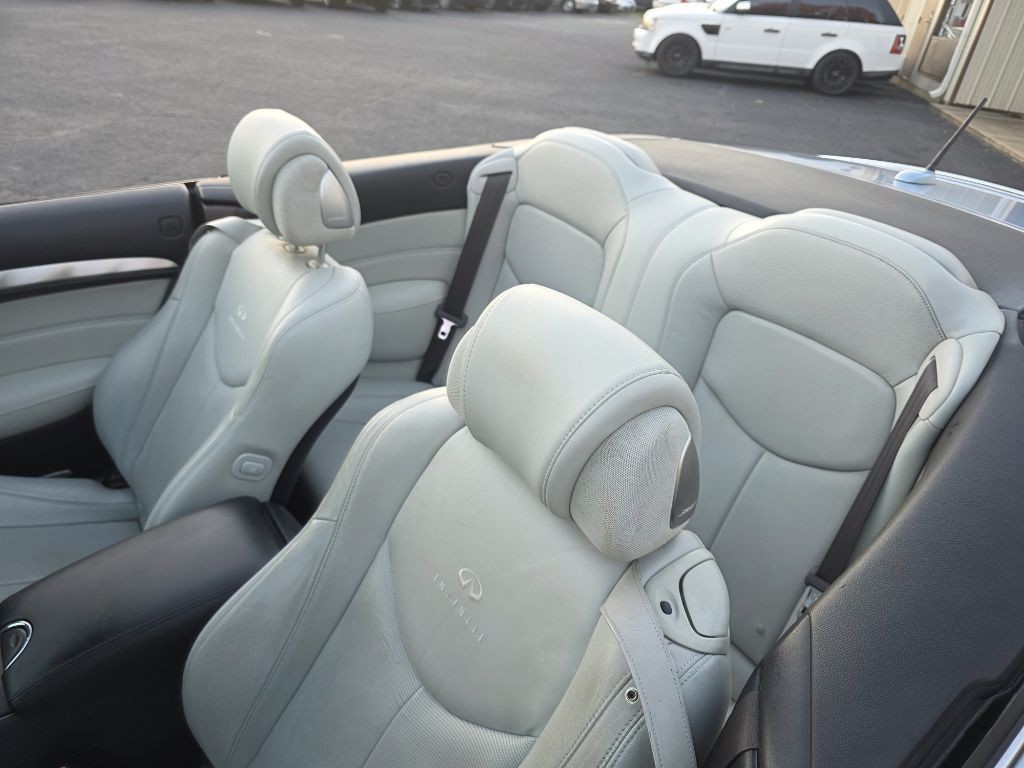 2010 INFINITI G37 Image 5