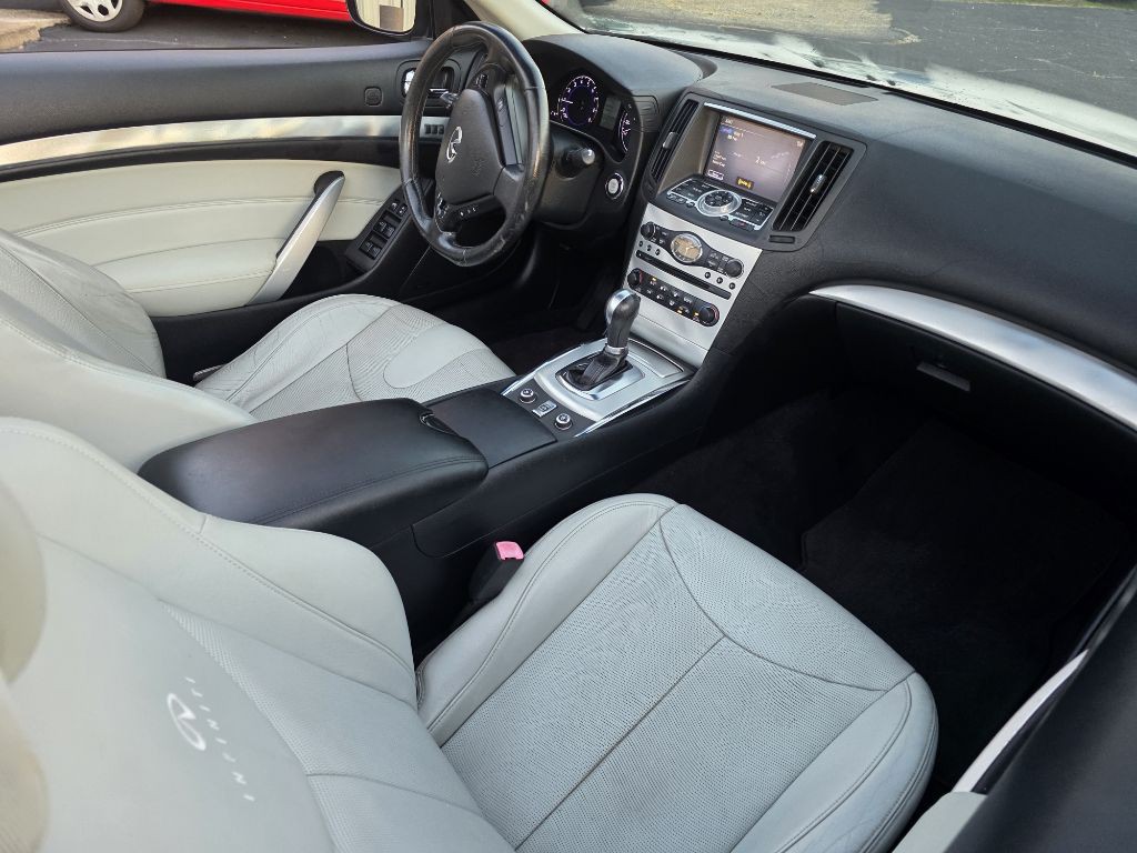 2010 INFINITI G37 Image 7