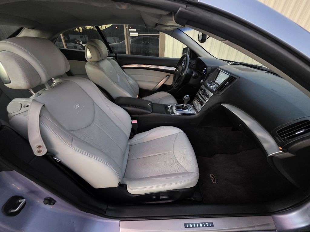 2010 INFINITI G37 Image 11