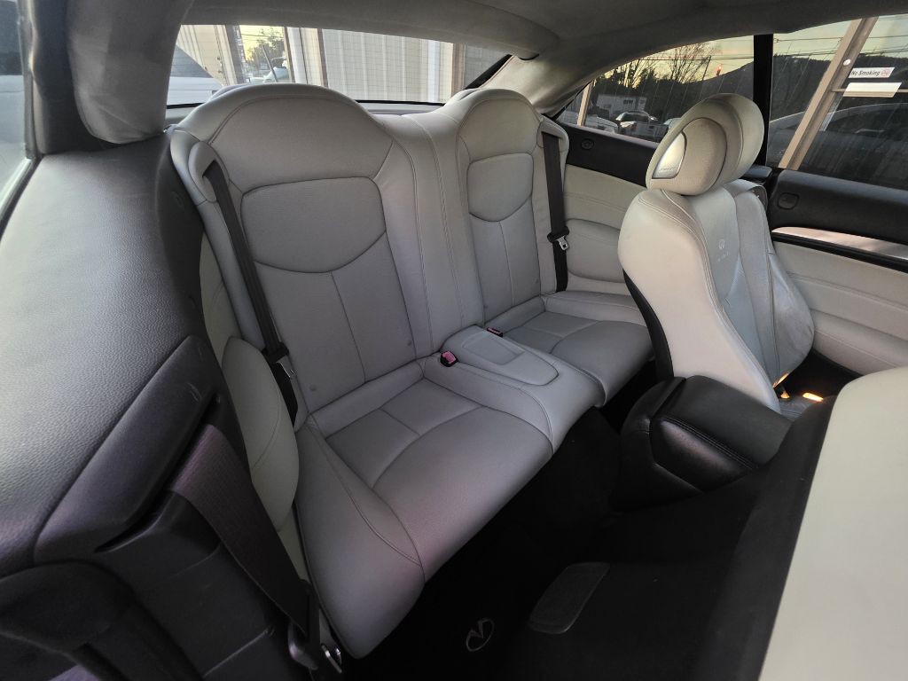 2010 INFINITI G37 Image 16