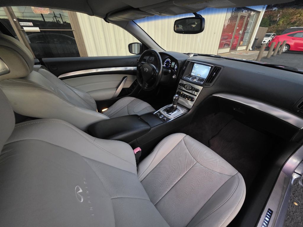 2010 INFINITI G37 Image 17