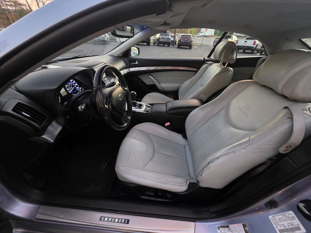 2010 INFINITI G37 Image 18