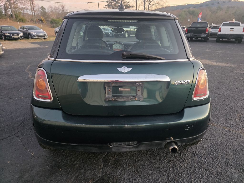 2010 MINI Cooper Image 2
