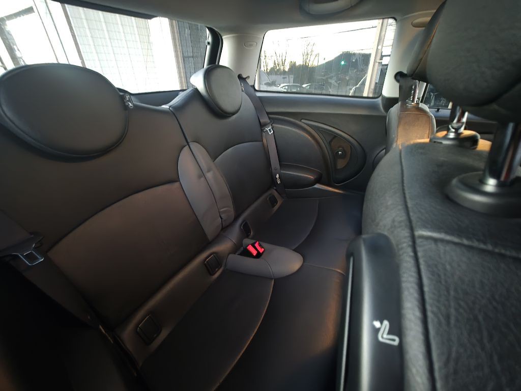 2010 MINI Cooper Image 3