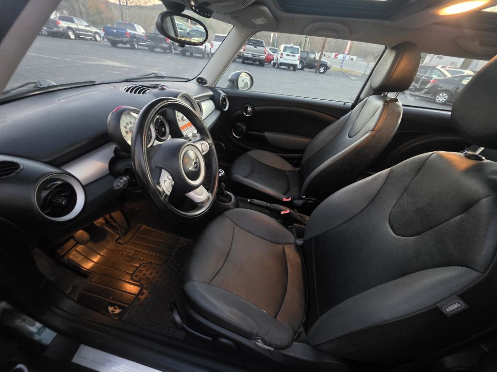 2010 MINI Cooper Image 8