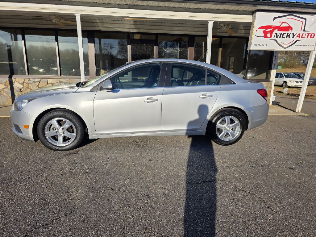 2011 Chevrolet Cruze Image 2
