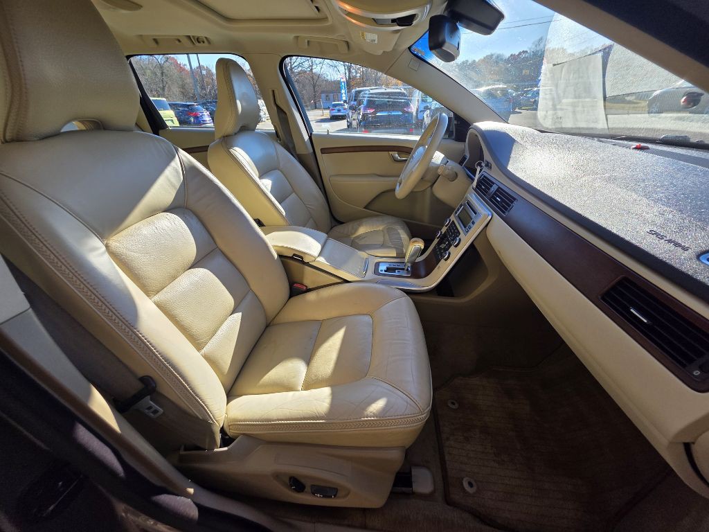 2011 Volvo XC70 Image 12