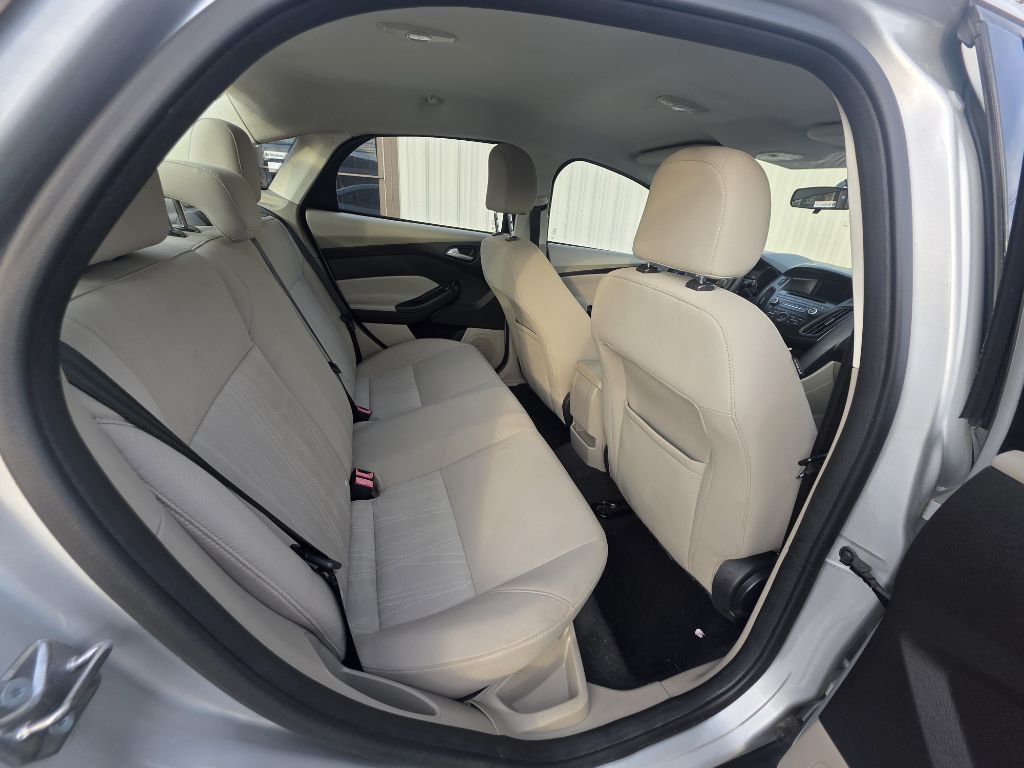 2015 Ford Focus Image 9