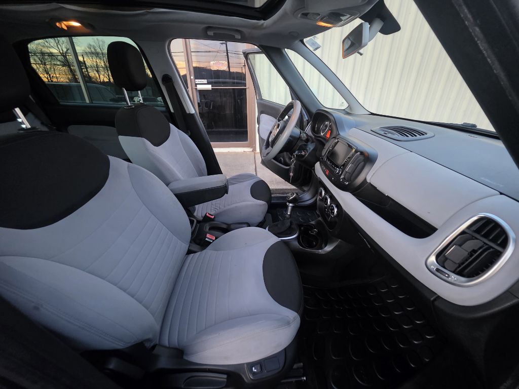 2014 FIAT 500L Image 8